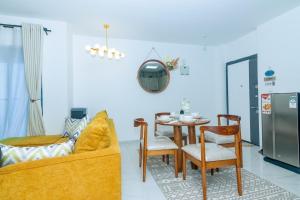 Modern & Chic 1BRM w heated pool, lounge and Gym