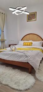 Modern & Chic 1BRM w heated pool, lounge and Gym