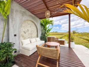 Villa Kura Kura - Tranquil Modern Villa in the Heart of Ricefields