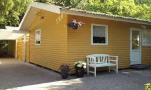 Cosy Forest Cottage Just 150 M From The Beach - Åkirkeby