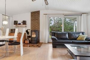 Cozy Summer House Near Saltum