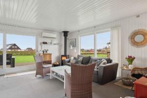 Cozy Summer House Close To The Beach