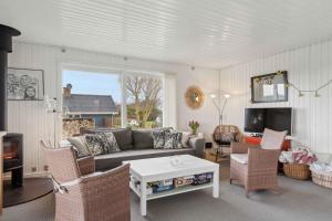 Cozy Summer House Close To The Beach