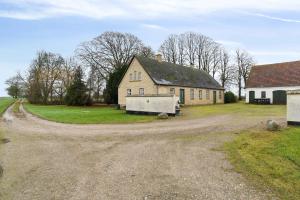 Countryside Property With Great Fishing Options