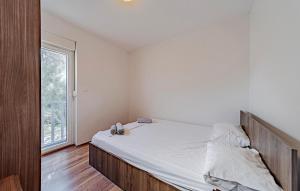 Stunning Apartment In Zuljana With Wifi