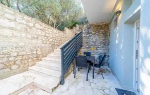 Amazing Apartment In Zuljana With Wifi - Putniković