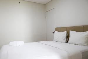 Homey and Comfort Living 2BR at Daan Mogot City Apartment By Travelio