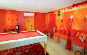 Maisons de vacances Nice Home In Sarrians With Wifi : photos des chambres