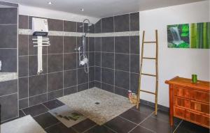 Maisons de vacances Nice Home In Sarrians With Wifi : photos des chambres