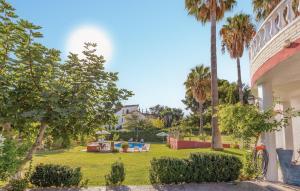 3 Bedroom Lovely Apartment In Malaga