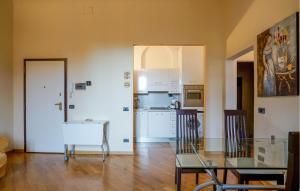 2 Bedroom Cozy Apartment In Firenze