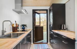 3 Bedroom Cozy Home In Martofte