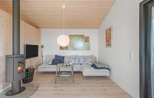 3 Bedroom Cozy Home In Martofte