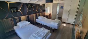 Villas Villa Tre les Pins, 7 chambres, a 100m du LAC DE LACANAU : photos des chambres