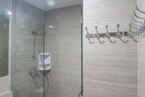 Vibrant Luxurious 1BR Apartment at La Riz Supermall Mansion By Travelio