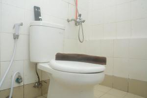 Cozy and Nice 1BR Bassura City Apartment By Travelio