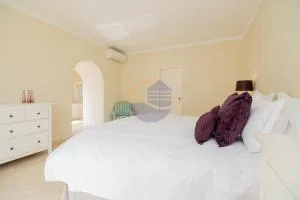 Villa Suites Outdoor pool with golf view - Vau