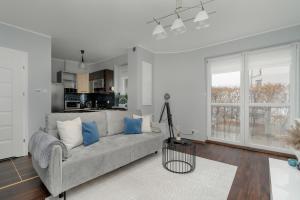 Dwupoziomowy Apartament Żmigrodzka z Tarasem w Poznaniu by Noclegi Renters