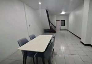 Near Bts Bangchan and Safari Townhouse one bedroom can cooking