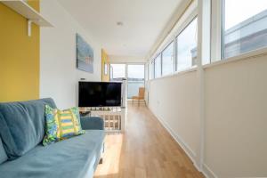 Host & Stay - Kingscote Townhouse