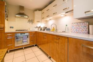 Host & Stay - Kingscote Townhouse
