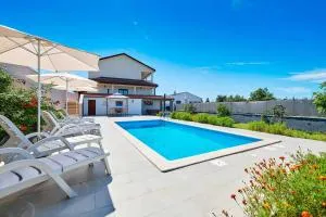 Schönes Ferienhaus Emma - Burići