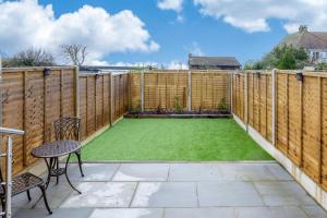 Host & Stay - Downland Studio