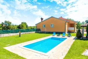 Ferienhaus In Rudani Mit Privatem Pool - Žagrići