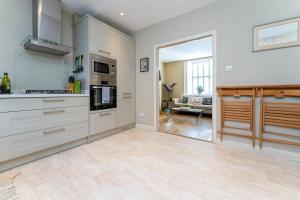 Host & Stay - Blue Hues on Over Street