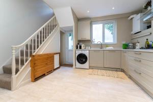 Host & Stay - Blue Hues on Over Street