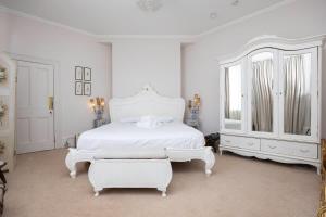 Host & Stay - St Aubyns Coastal Retreat