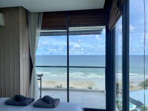 Panorama Seaview Suite Escape Front
