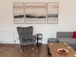 Bright Spacious 4BR House Elizabeth Line - Pass the Keys