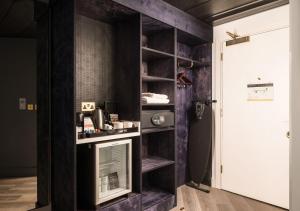 Standard Queen Room with Balcony room in Hotel Brooklyn