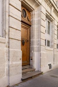 Le Haussman 4 places - Louis Pradel - Netflix
