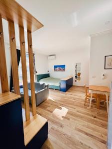 TheOffice - stylish studio apt in perfect location