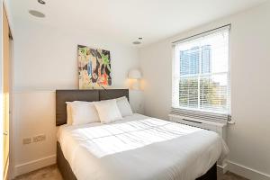 Elegant Three Bed Apartment in Earls Court