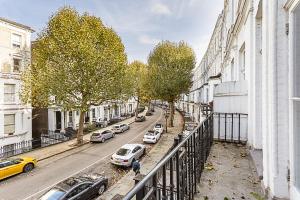 Elegant Three Bed Apartment in Earls Court