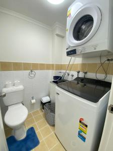 KozyGuru Homebush West 3-Beds Apt with Parking