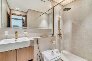 Exceptional 1BR flat wBalcony Gym & Pool in JVC