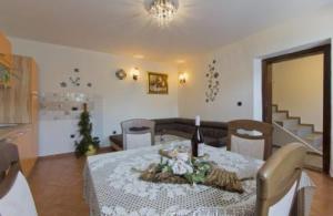 Geräumige Duplexwohnung Mit Terrasse Und Pool