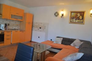 Geräumige Duplexwohnung Mit Terrasse Und Pool