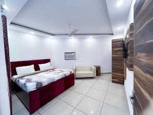 Hotel JS Garden - Near Jaypee Hospital