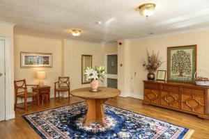 Single Room with Private Bathroom room in Westbourne Lodge