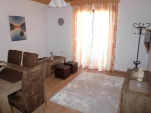 Große Ferienwohnung In Novigrad Mit Schönem Garten