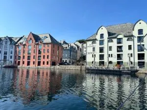 Beautiful three bedroom apartment with sea view - Ytterland