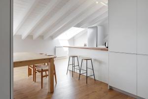 H SUITE4A by Smiling Rentals