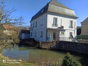 La Clouterie - Face au ruisseau piscine privée