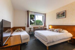 Hotels Logis Hotel et Restaurant La Bombardiere : Chambre Triple Supérieure
