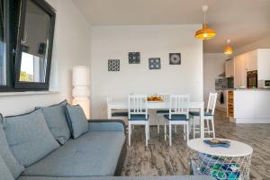 Sunset Bay apartment with pool in Medulin